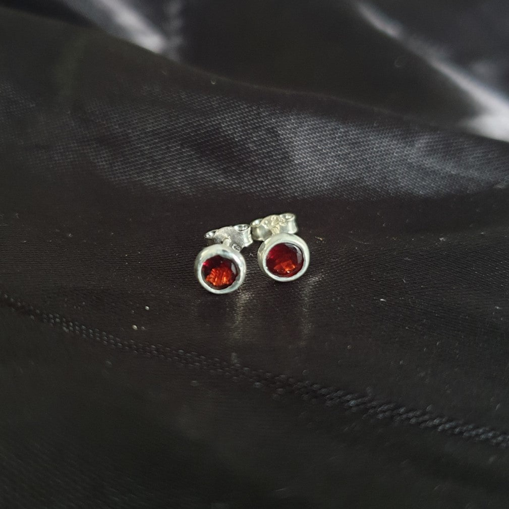 Garnet 5mm Studs |Silver
