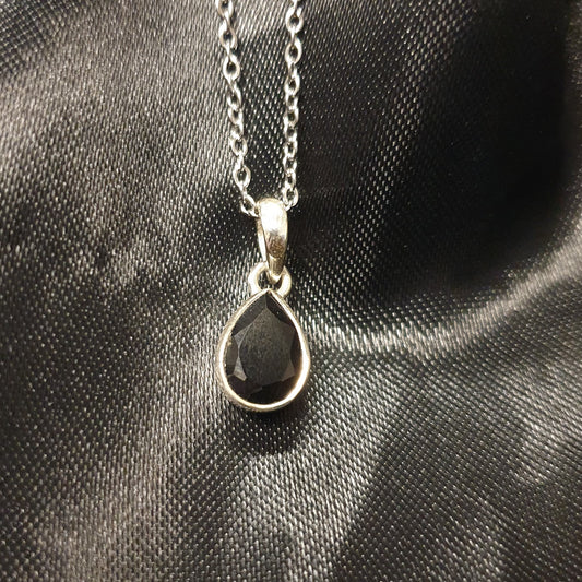 Onyx Classic Pear Pendant (7x9) |Silver