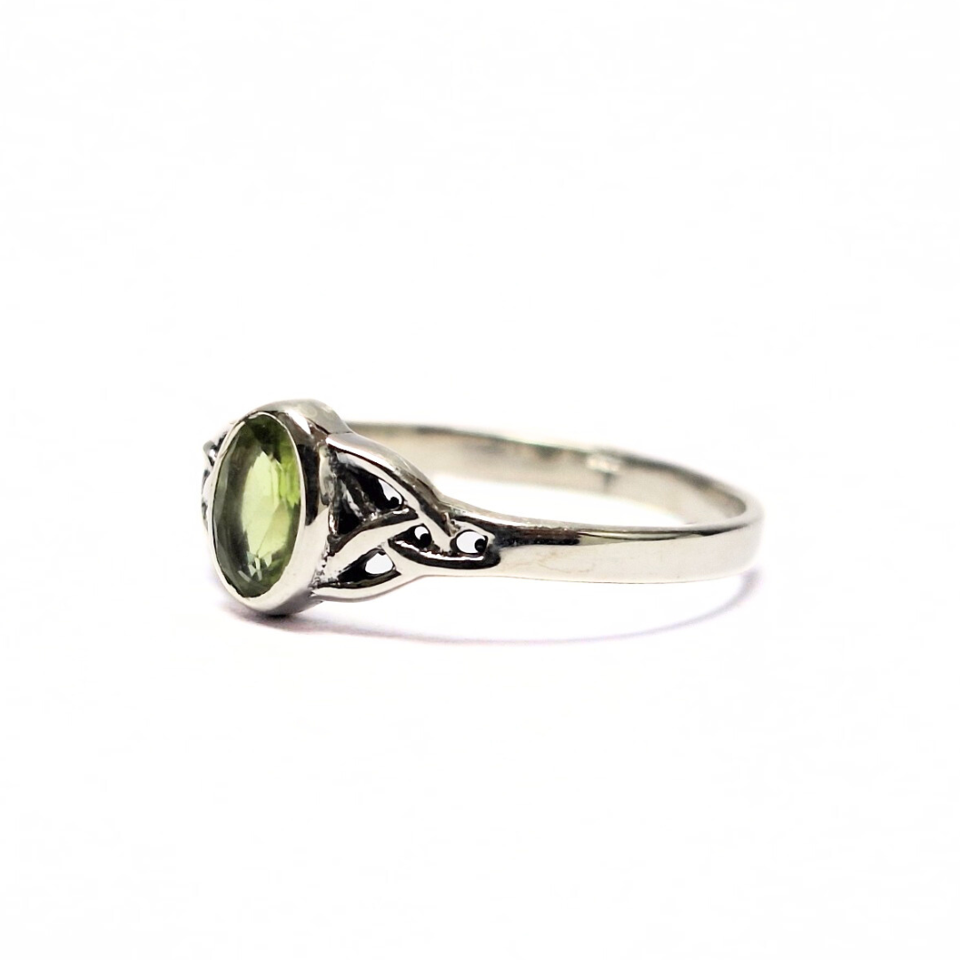 Peridot Celtic Ring |Silver