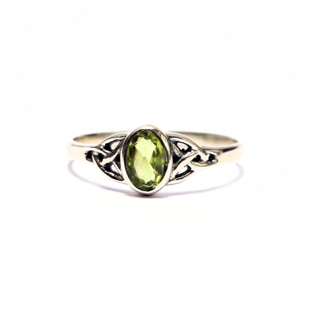 Peridot Celtic Ring |Silver