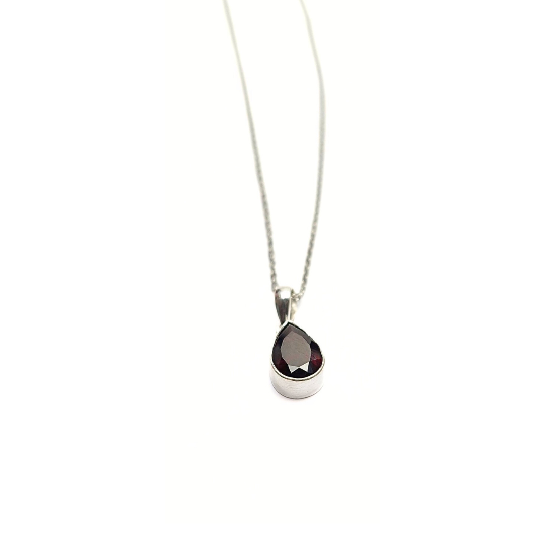 Garnet Classic Pear Pendant (8x10) |Silver