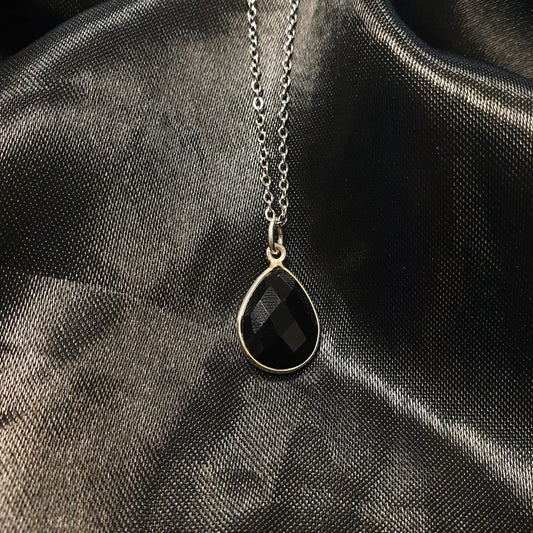 Onyx Pear Pendant (12x16) |Silver