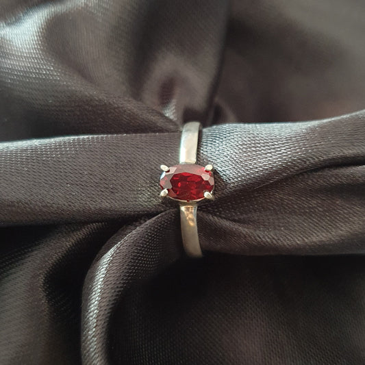 Garnet Oval Ring (0.95ct)