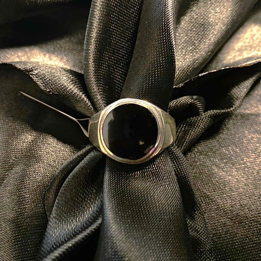 Onyx Signet Ring (Round)
