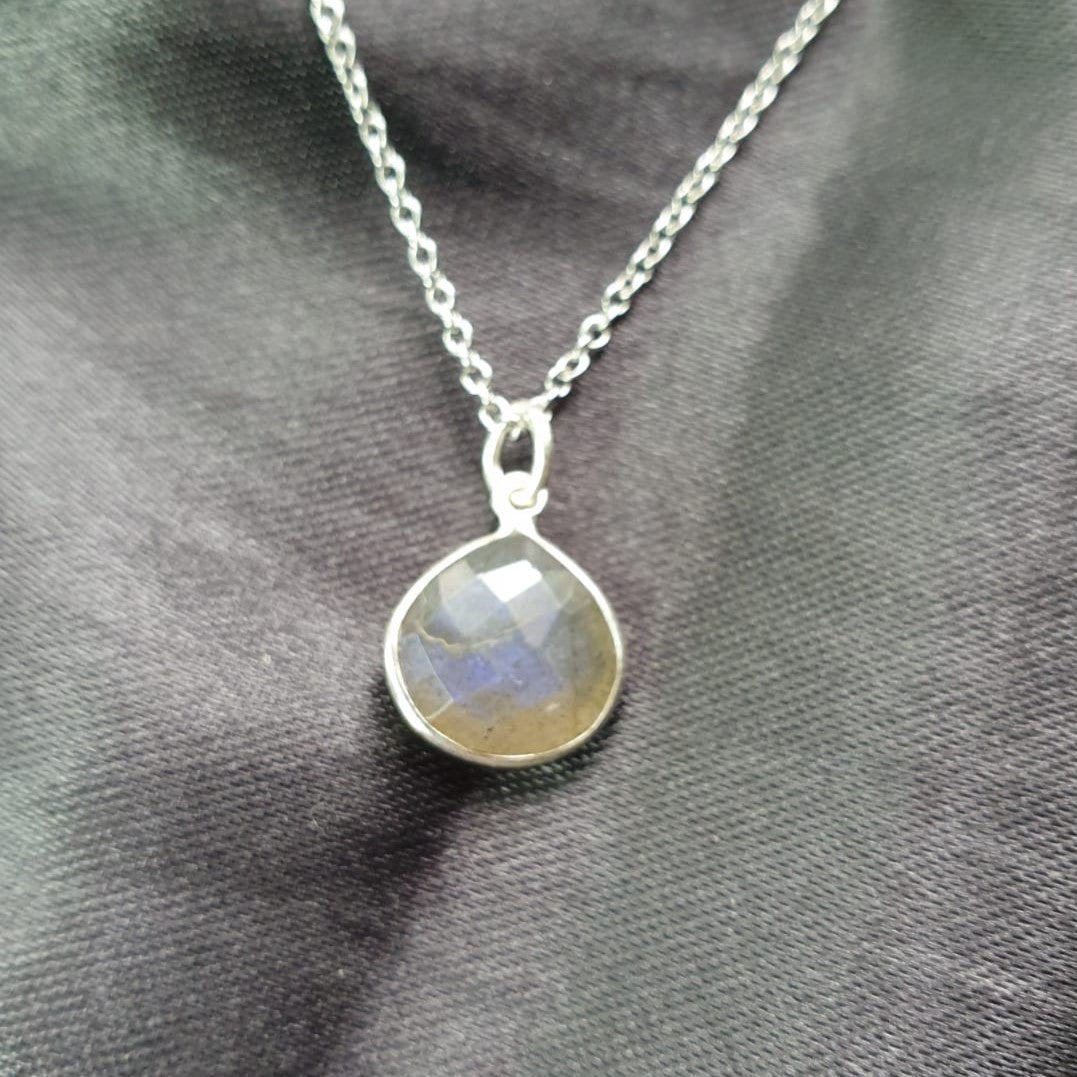 Labradorite Pear Pendant (12X14) |Silver