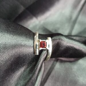 Garnet Square Ring (0.4ct)